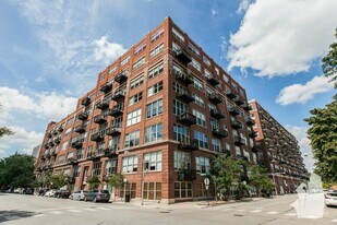 1500 W Monroe St, Unit 315 in Chicago, IL - Building Photo