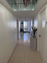 300 Three Islands Blvd, Unit 517 in Hallandale Beach, FL - Building Photo - Building Photo