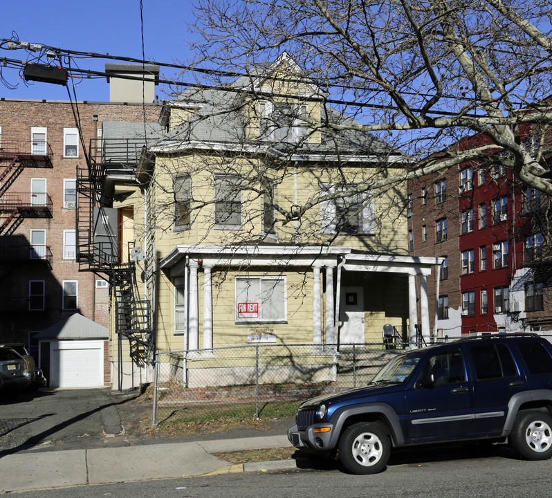 246 Gregory Ave in Passaic, NJ - Building Photo