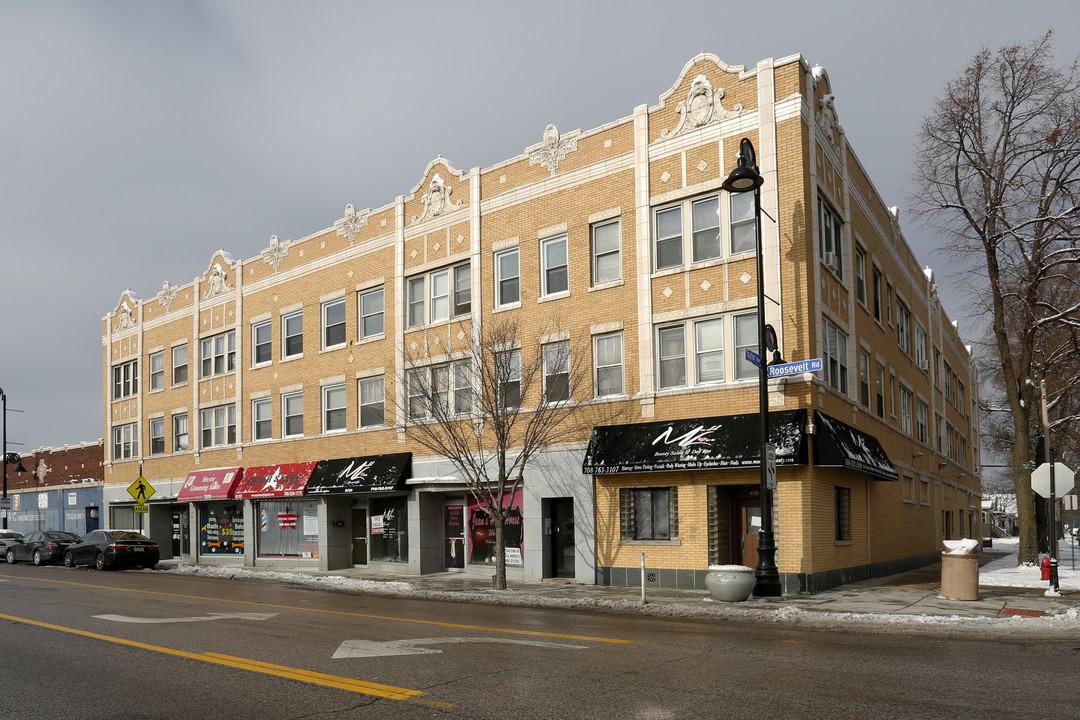 6126-6134 W Roosevelt Rd in Oak Park, IL - Building Photo