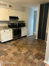 65 Oak Ln in Eatontown, NJ - Building Photo - Building Photo