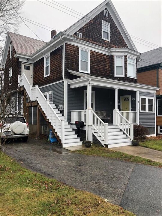 10 Gardiner St, Unit 2 in Newport, RI - Building Photo