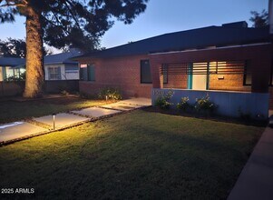 1520 W Berridge Ln in Phoenix, AZ - Building Photo - Building Photo