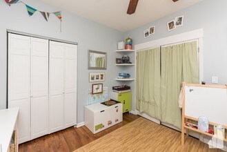 1030 W Byron St in Chicago, IL - Building Photo - Building Photo