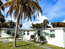 121 S Lake Dr in Lantana, FL - Building Photo