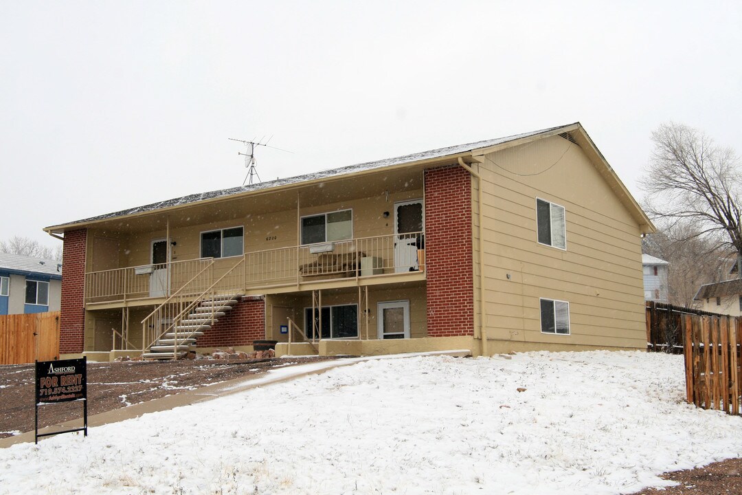 6820 Western Pl in Colorado Springs, CO - Foto de edificio