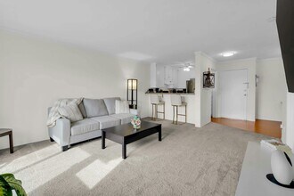 6924 Hyde Park Dr in San Diego, CA - Building Photo - Building Photo