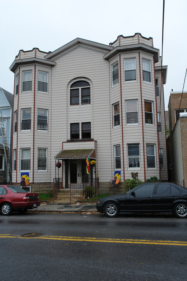 70 Radford St in Yonkers, NY - Foto de edificio - Building Photo