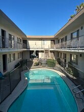 2020 Preuss Rd, Unit 105 in Los Angeles, CA - Building Photo - Building Photo