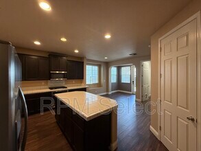 1899 Dawnelle Way in Sacramento, CA - Building Photo - Building Photo
