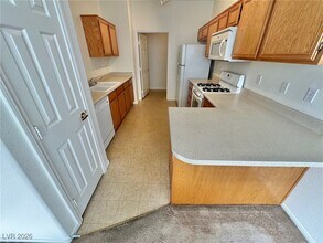 54 Ruffled Feather Way in Henderson, NV - Building Photo - Building Photo