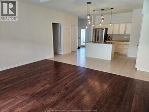 6085 Livingstone St in Windsor, ON - Building Photo - Building Photo