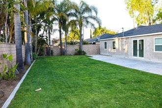 2135 President Pl in Costa Mesa, CA - Building Photo - Building Photo