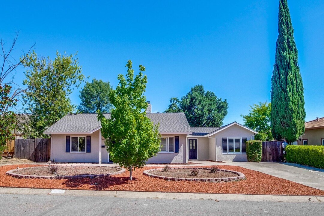 18565 Paseo Lado in Saratoga, CA - Building Photo
