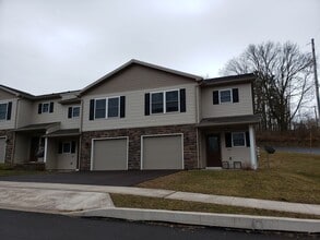 108 Hollow Drive in Danville, PA - Building Photo - Building Photo