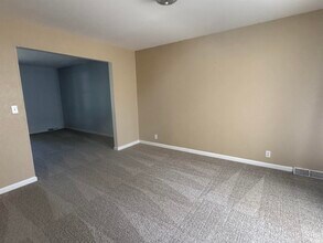 7577 Nottingham Dr in Newburgh, IN - Building Photo - Building Photo