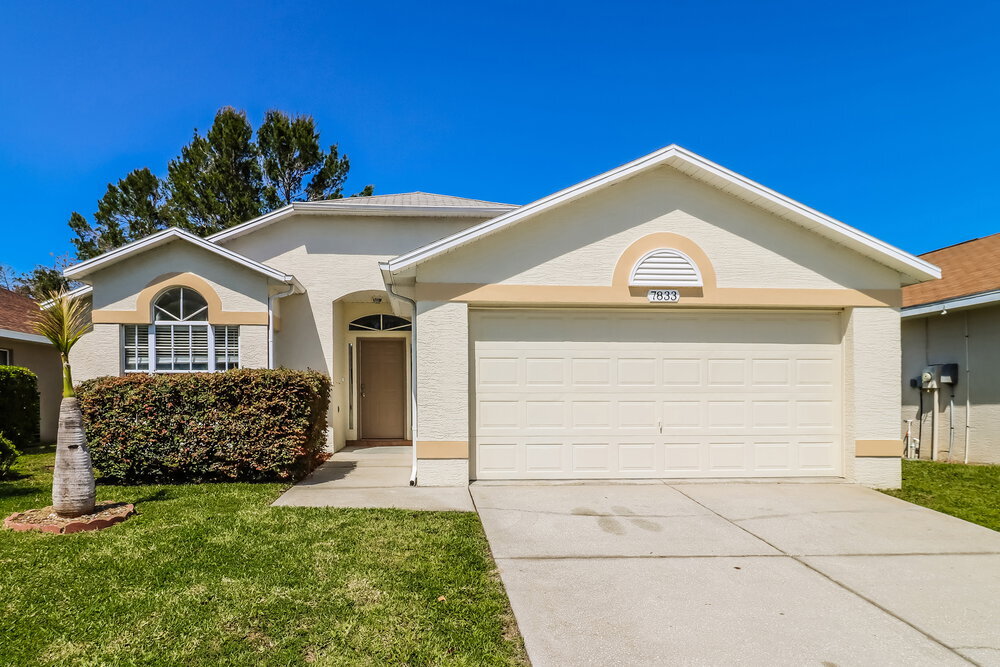7833 Fashion Loop in New Port Richey, FL - Building Photo