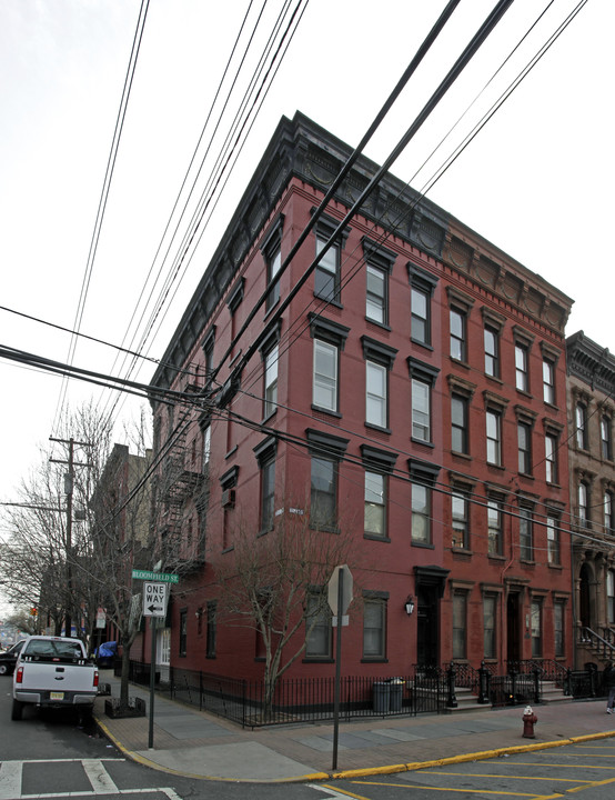 1045 Bloomfield St in Hoboken, NJ - Building Photo