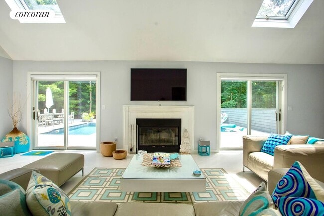 14 Bay View Ave in East Hampton, NY - Building Photo - Building Photo