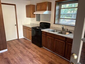 132 Atwood Dr in Hendersonville, NC - Building Photo - Building Photo