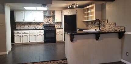 2316 Gosford Rd in Bakersfield, CA - Building Photo - Building Photo
