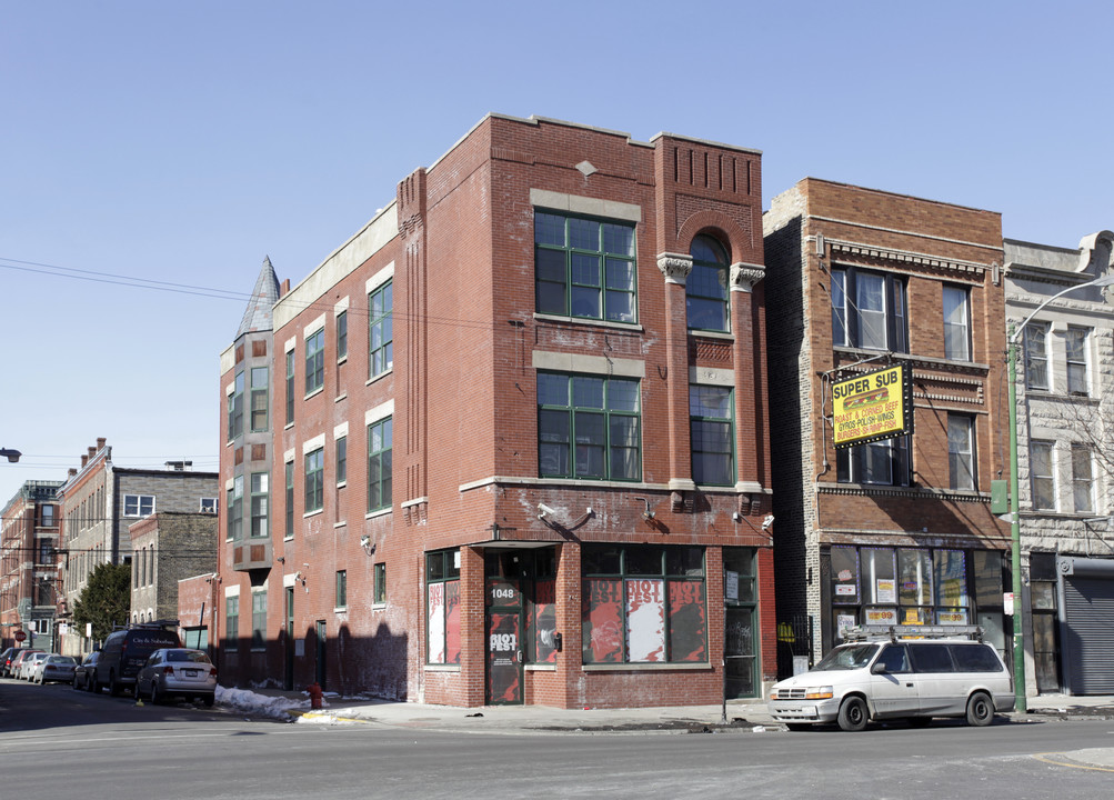 1048 N Ashland Ave in Chicago, IL - Foto de edificio