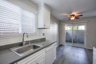 Four Twenty Union Apartments in Campbell, CA - Foto de edificio - Building Photo
