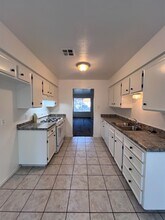 461 Minnewawa Ave in Clovis, CA - Building Photo - Building Photo