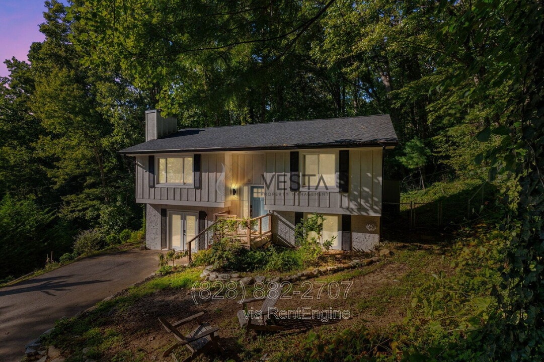 12 Wood Rd in Royal Pines, NC - Building Photo