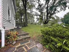 4 Underwood St, Unit Unit 3 in Saugerties, NY - Foto de edificio - Building Photo