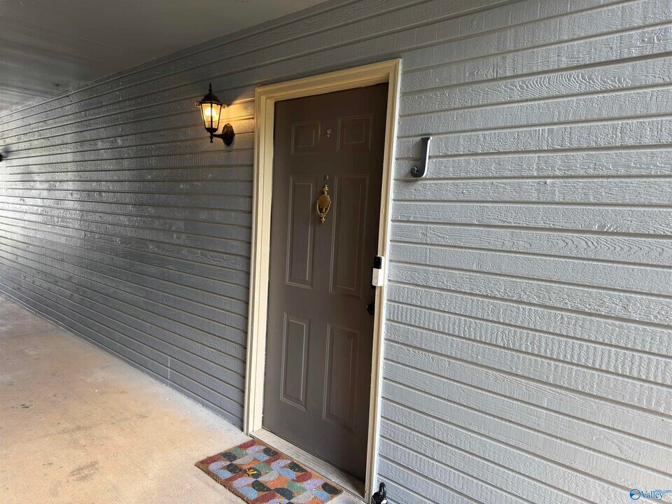 2009 Colony Dr SW in Huntsville, AL - Building Photo