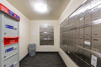 898 Jane St in Toronto, ON - Building Photo - Building Photo