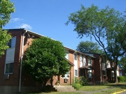 Stoneycrest Apartments in Middletown, CT - Building Photo