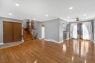 476 Raupp Blvd in Buffalo Grove, IL - Building Photo - Building Photo