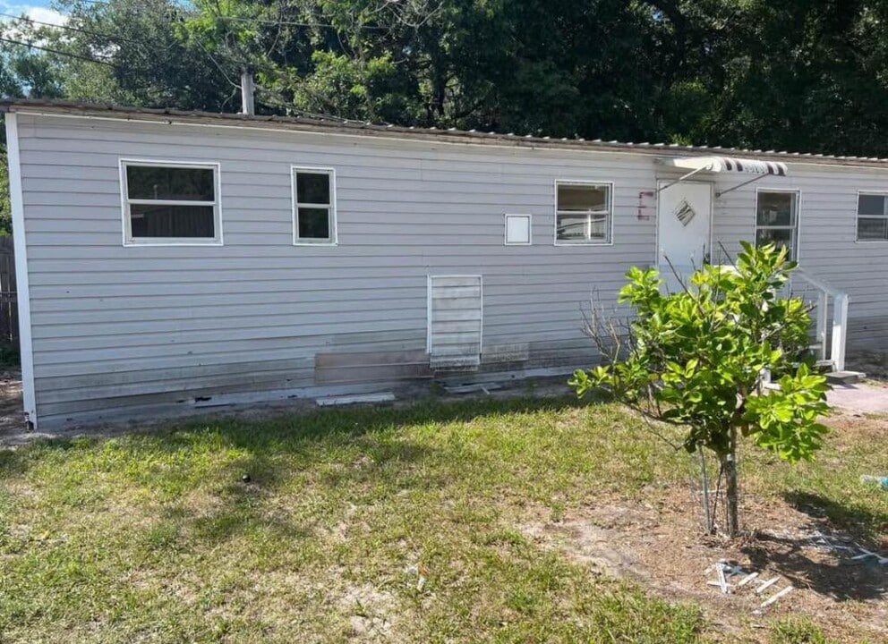 1510 E 151st Ave in Lutz, FL - Building Photo