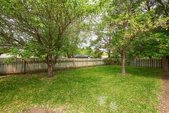 1353 15th Ave S in St. Cloud, MN - Foto de edificio - Building Photo