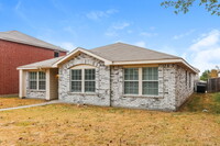 2922 Midbury Dr in Lancaster, TX - Foto de edificio - Building Photo