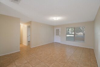 208 Tuscanooga Rd in Mascotte, FL - Building Photo - Building Photo