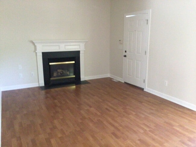 504 E Maple Ave in Holly Springs, NC - Building Photo - Building Photo