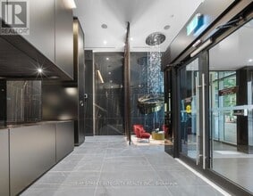 11 Yorkville Ave in Toronto, ON - Building Photo - Building Photo