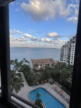 540 Brickell Key, Unit 1201 in Miami, FL - Foto de edificio - Building Photo