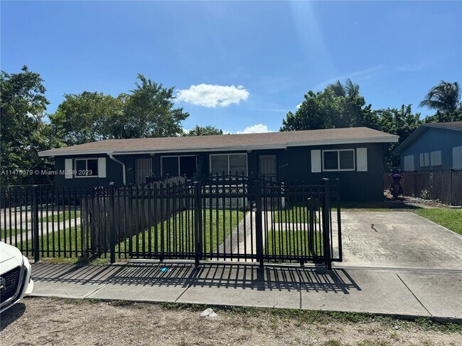 1360 NE 144th St-Unit -2 in Miami, FL - Building Photo - Building Photo