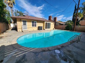 13132 Hartland St in North Hollywood, CA - Building Photo