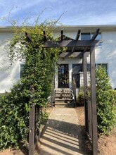 Arbors of East Atlanta in Atlanta, GA - Building Photo - Building Photo