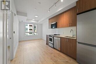 3250 Carding Mill Trail in Oakville, ON - Building Photo - Building Photo
