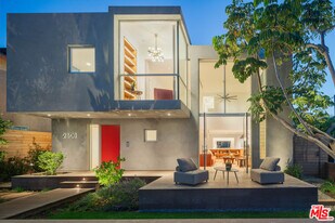 2801 Sanborn Ave in Los Angeles, CA - Building Photo