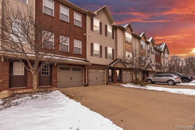 property at 2205 Knotty Pine Tr
