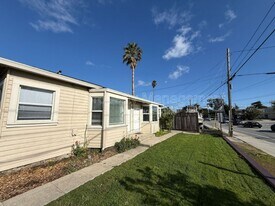 21625 E Cliff Dr in Santa Cruz, CA - Building Photo