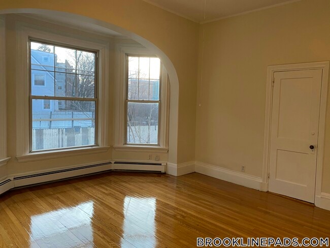 38 Babcock St in Brookline, MA - Building Photo - Building Photo