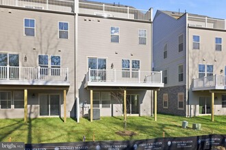 1011 Venifena Terrace SE in Leesburg, VA - Building Photo - Building Photo